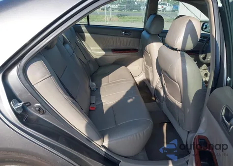 2004 Toyota Camry Xle V6 z USA, uszkodzony, nr VIN 4T1BF32K44U579852